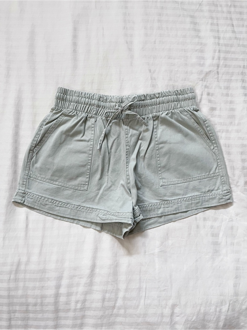 NWOT | F21 - Cargo Shorts with Pockets, Elastic Waist | Khaki, Large - Picture 1 of 6